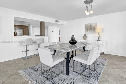 Copropriété à vendre à Hallandale Beach, Floride: 2 chambres, 132.85 m2 № 1976973 - photo 10