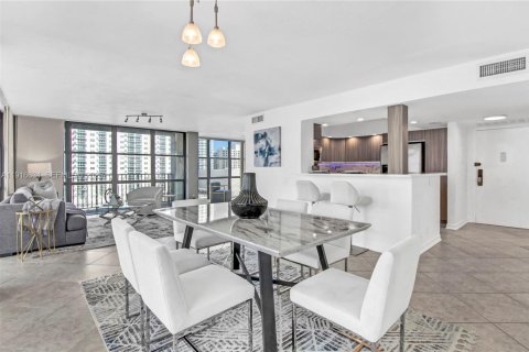 Copropriété à vendre à Hallandale Beach, Floride: 2 chambres, 132.85 m2 № 1976973 - photo 11