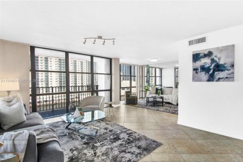 Copropriété à vendre à Hallandale Beach, Floride: 2 chambres, 132.85 m2 № 1976973 - photo 8