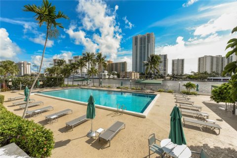 Copropriété à vendre à Hallandale Beach, Floride: 2 chambres, 132.85 m2 № 1976973 - photo 29