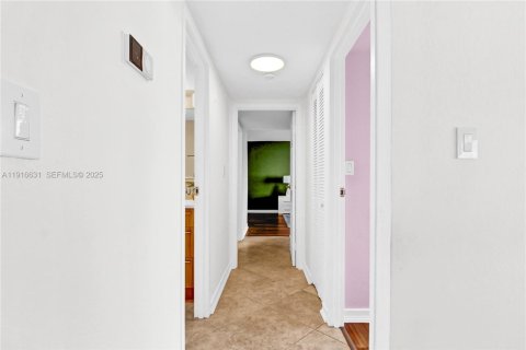 Copropriété à vendre à Hallandale Beach, Floride: 2 chambres, 132.85 m2 № 1976973 - photo 14