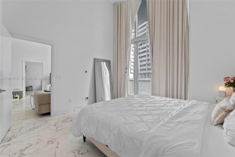 Condo in Miami, Florida, 2 bedrooms № 2255632 - photo 15