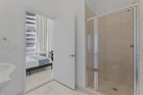 Condo in Miami, Florida, 2 bedrooms № 2255632 - photo 24
