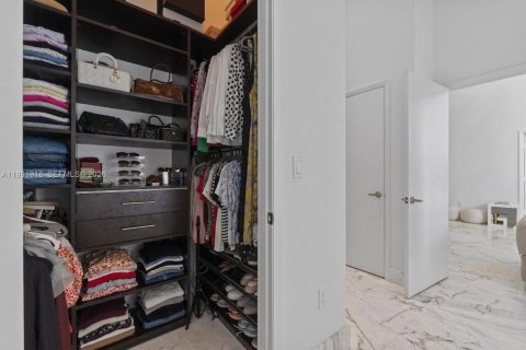 Condo in Miami, Florida, 2 bedrooms № 2255632 - photo 16
