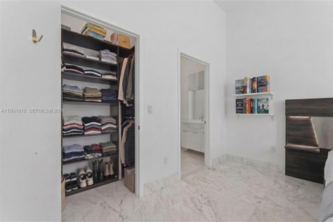 Condo in Miami, Florida, 2 bedrooms № 2255632 - photo 28