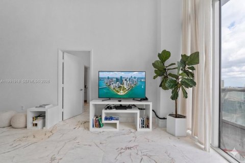 Condo in Miami, Florida, 2 bedrooms № 2255632 - photo 12