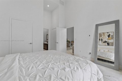 Condo in Miami, Florida, 2 bedrooms № 2255632 - photo 14