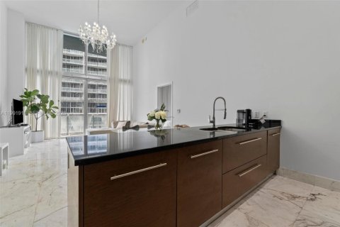 Condo in Miami, Florida, 2 bedrooms № 2255632 - photo 7