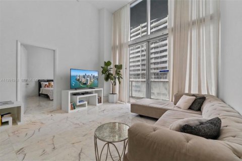 Condo in Miami, Florida, 2 bedrooms № 2255632 - photo 11