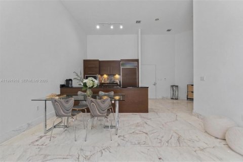Condo in Miami, Florida, 2 bedrooms № 2255632 - photo 10