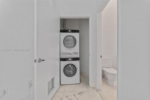 Condo in Miami, Florida, 2 bedrooms № 2255632 - photo 22