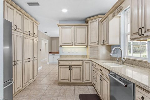 Villa ou maison à vendre à Punta Gorda, Floride: 4 chambres, 238.76 m2 № 2407014 - photo 6