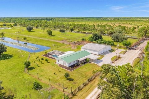 Villa ou maison à Punta Gorda, Floride 4 chambres, 238.76 m2 № 2407014