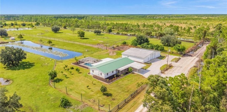 Villa ou maison à Punta Gorda, Floride 4 chambres, 238.76 m2 № 2407014