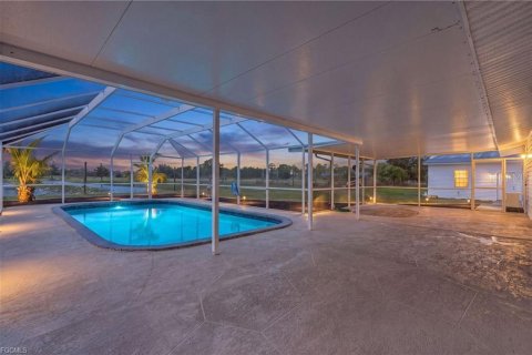 Villa ou maison à vendre à Punta Gorda, Floride: 4 chambres, 238.76 m2 № 2407014 - photo 4