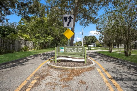 House in Sarasota, Florida 3 bedrooms, 159.23 sq.m. № 2280175 - photo 3