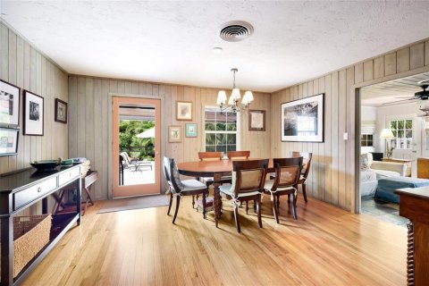 House in Sarasota, Florida 3 bedrooms, 159.23 sq.m. № 2280175 - photo 11