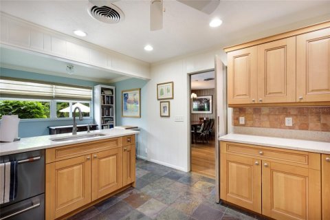 House in Sarasota, Florida 3 bedrooms, 159.23 sq.m. № 2280175 - photo 19