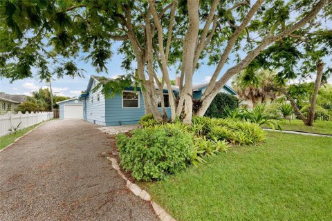 House in Sarasota, Florida 3 bedrooms, 159.23 sq.m. № 2280175 - photo 2