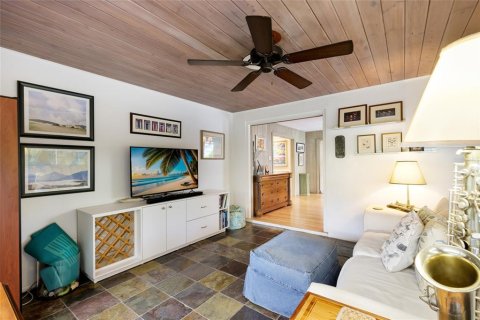 House in Sarasota, Florida 3 bedrooms, 159.23 sq.m. № 2280175 - photo 15