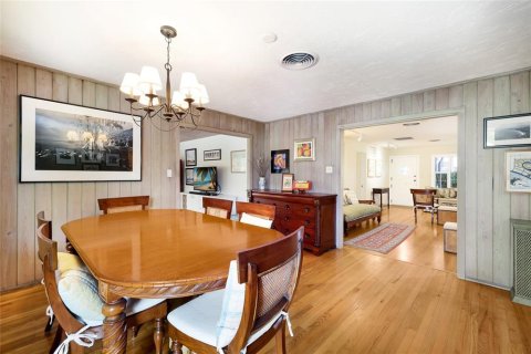 House in Sarasota, Florida 3 bedrooms, 159.23 sq.m. № 2280175 - photo 13
