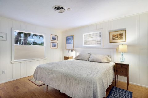 House in Sarasota, Florida 3 bedrooms, 159.23 sq.m. № 2280175 - photo 21