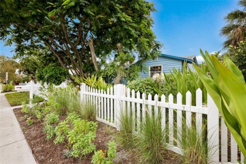House in Sarasota, Florida 3 bedrooms, 159.23 sq.m. № 2280175 - photo 5