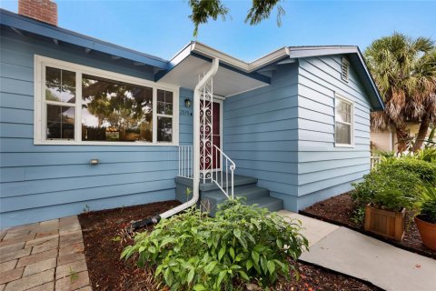 House in Sarasota, Florida 3 bedrooms, 159.23 sq.m. № 2280175 - photo 6
