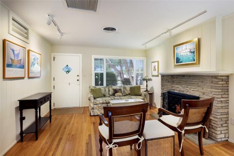 House in Sarasota, Florida 3 bedrooms, 159.23 sq.m. № 2280175 - photo 8