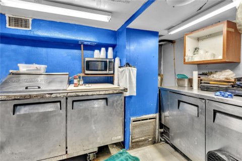 House in Miami, Florida № 1989810 - photo 13