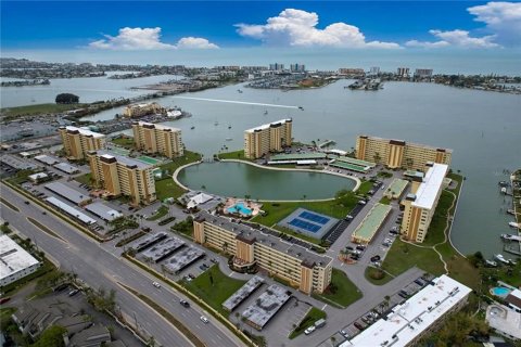 Condominio en venta en Saint Petersburg, Florida, 2 dormitorios, 90.12 m2 № 2148488 - foto 30