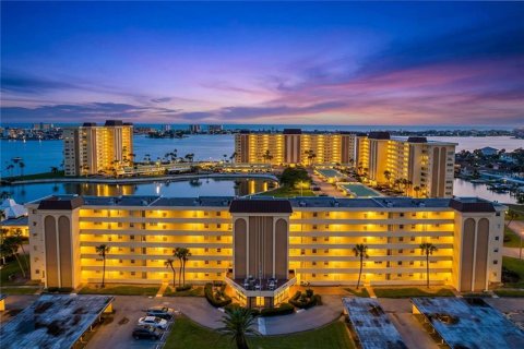 Condominio en Saint Petersburg, Florida, 2 dormitorios № 2148488