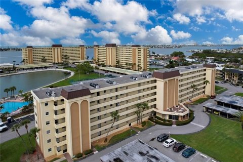 Condominio en venta en Saint Petersburg, Florida, 2 dormitorios, 90.12 m2 № 2148488 - foto 28