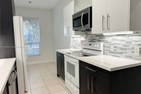 House in Cooper City, Florida 3 bedrooms, 141.03 sq.m. № 1948166 - photo 11