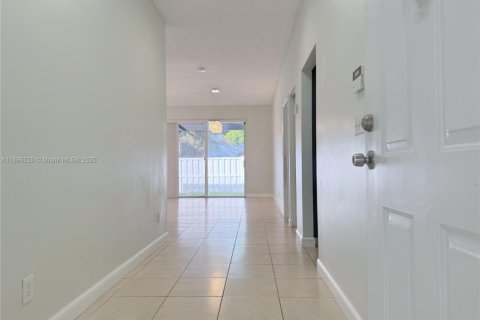 House in Cooper City, Florida 3 bedrooms, 141.03 sq.m. № 1948166 - photo 3