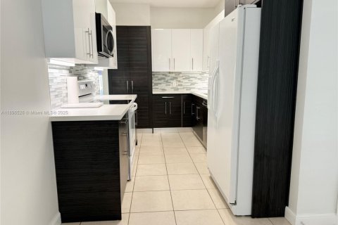 House in Cooper City, Florida 3 bedrooms, 141.03 sq.m. № 1948166 - photo 14