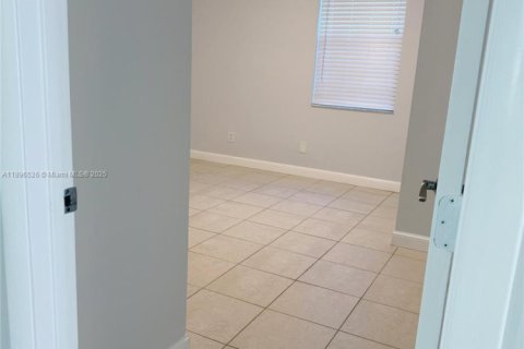 House in Cooper City, Florida 3 bedrooms, 141.03 sq.m. № 1948166 - photo 23