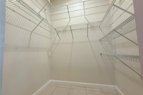 House in Cooper City, Florida 3 bedrooms, 141.03 sq.m. № 1948166 - photo 29