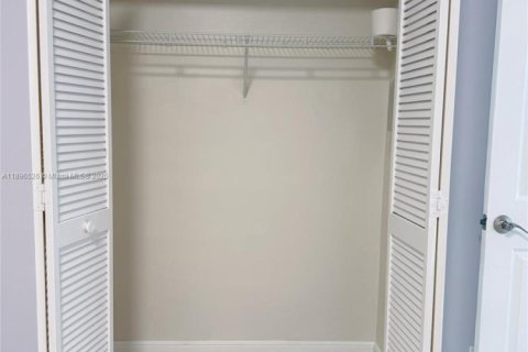 House in Cooper City, Florida 3 bedrooms, 141.03 sq.m. № 1948166 - photo 18