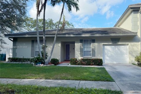 House in Cooper City, Florida 3 bedrooms, 141.03 sq.m. № 1948166 - photo 1