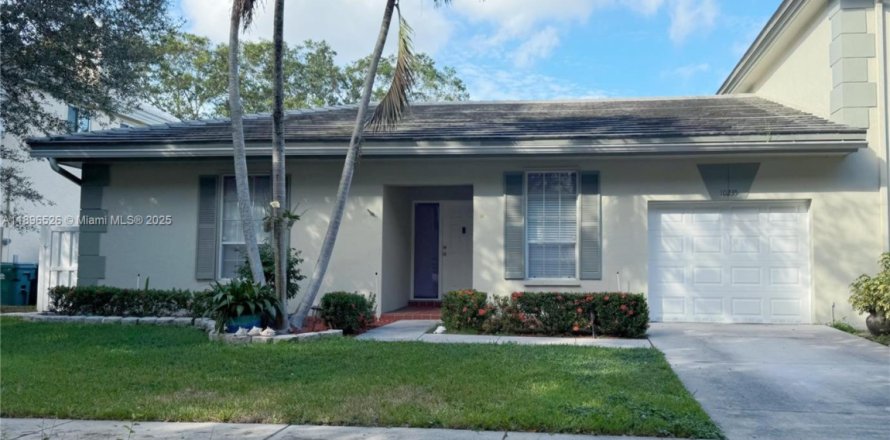 House in Cooper City, Florida 3 bedrooms, 141.03 sq.m. № 1948166