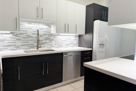 House in Cooper City, Florida 3 bedrooms, 141.03 sq.m. № 1948166 - photo 10