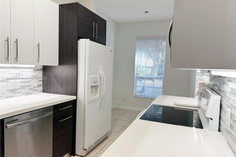 House in Cooper City, Florida 3 bedrooms, 141.03 sq.m. № 1948166 - photo 12