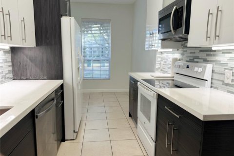 House in Cooper City, Florida 3 bedrooms, 141.03 sq.m. № 1948166 - photo 13