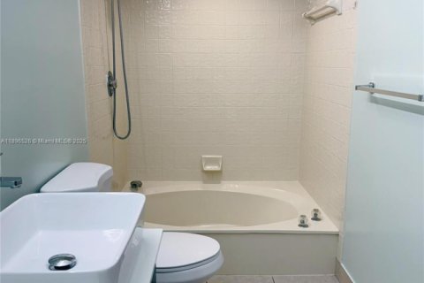 House in Cooper City, Florida 3 bedrooms, 141.03 sq.m. № 1948166 - photo 21