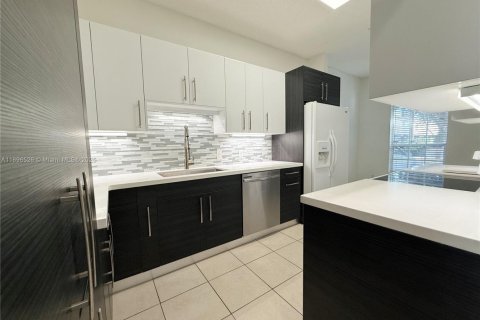 House in Cooper City, Florida 3 bedrooms, 141.03 sq.m. № 1948166 - photo 8