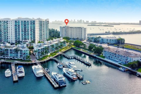 Studio à Condo à North Bay Village, Floride  № 2036209