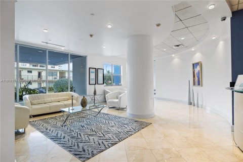 Condo in Miami Beach, Florida, 1 bedroom  № 1880096 - photo 24