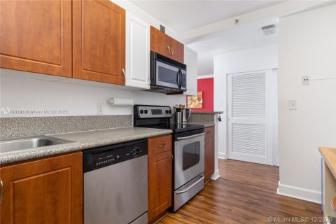 Condo in Miami Beach, Florida, 1 bedroom  № 1880096 - photo 4