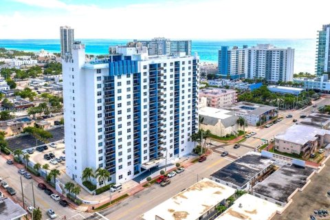 Condo in Miami Beach, Florida, 1 bedroom  № 1880096 - photo 11
